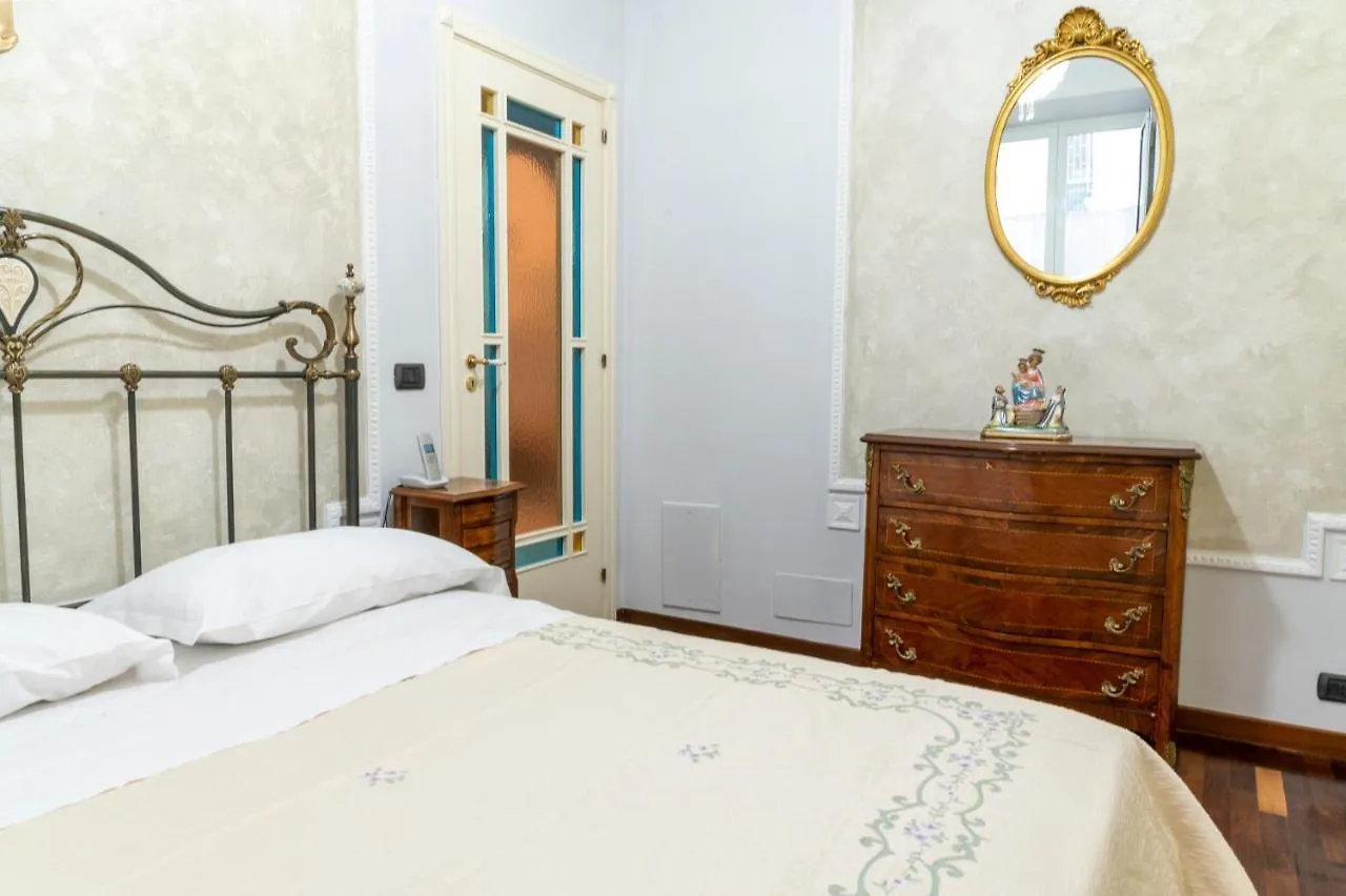 Deluxe Apartment With Garden In Vomero Naples 0*,