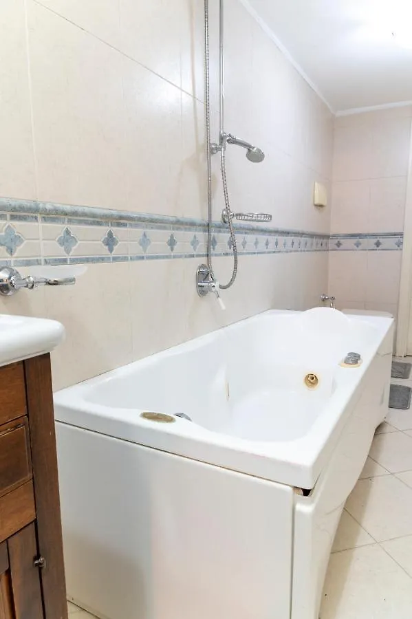 Deluxe Apartment With Garden In Vomero Naples