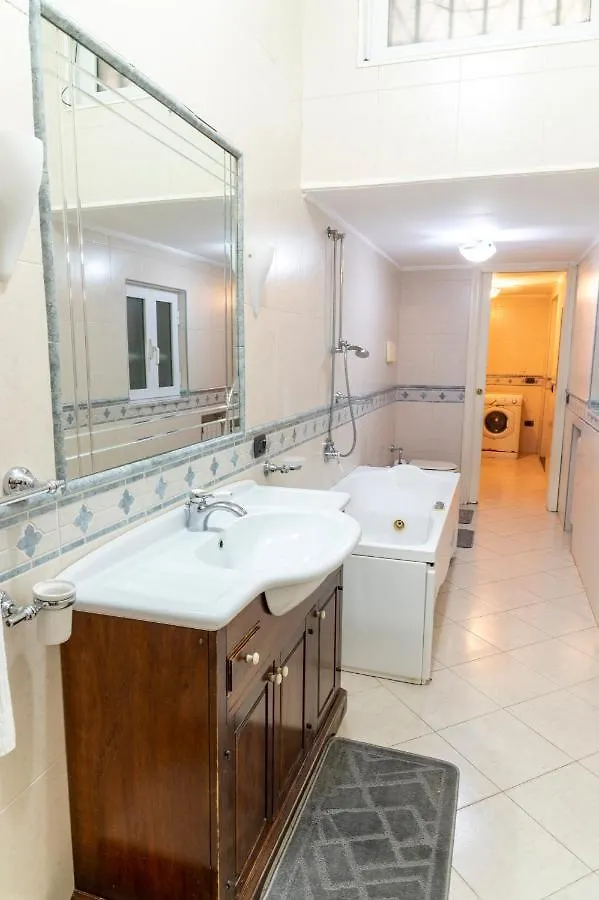 Deluxe Apartment With Garden In Vomero Naples 0*,
