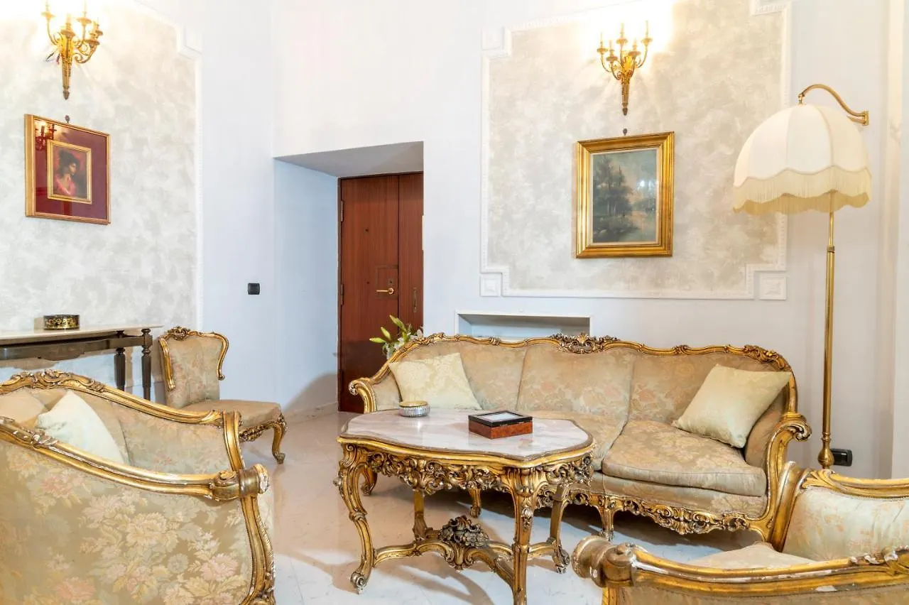 Deluxe Apartment With Garden In Vomero Naples