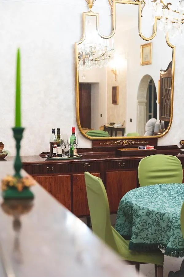 Deluxe Apartment With Garden In Vomero Naples