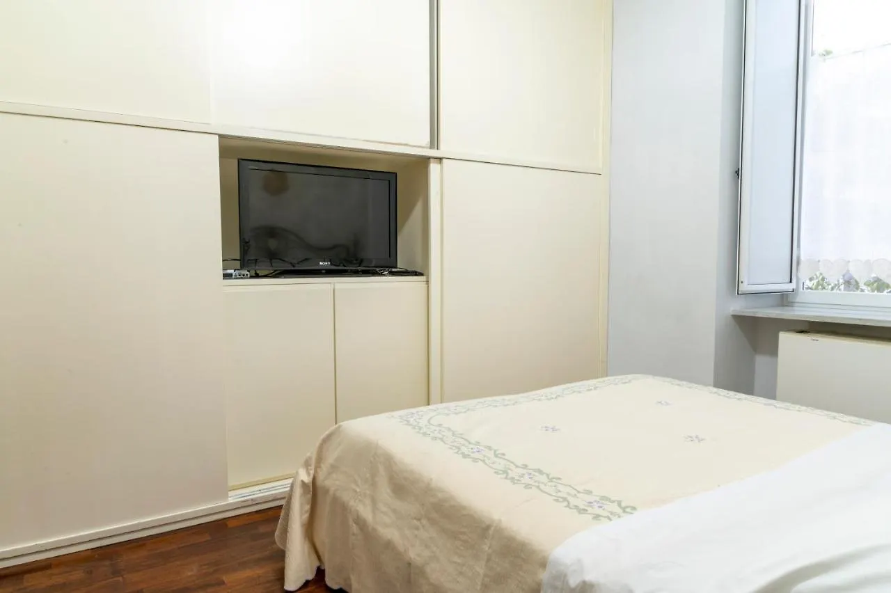 Deluxe Apartment With Garden In Vomero Naples Italy