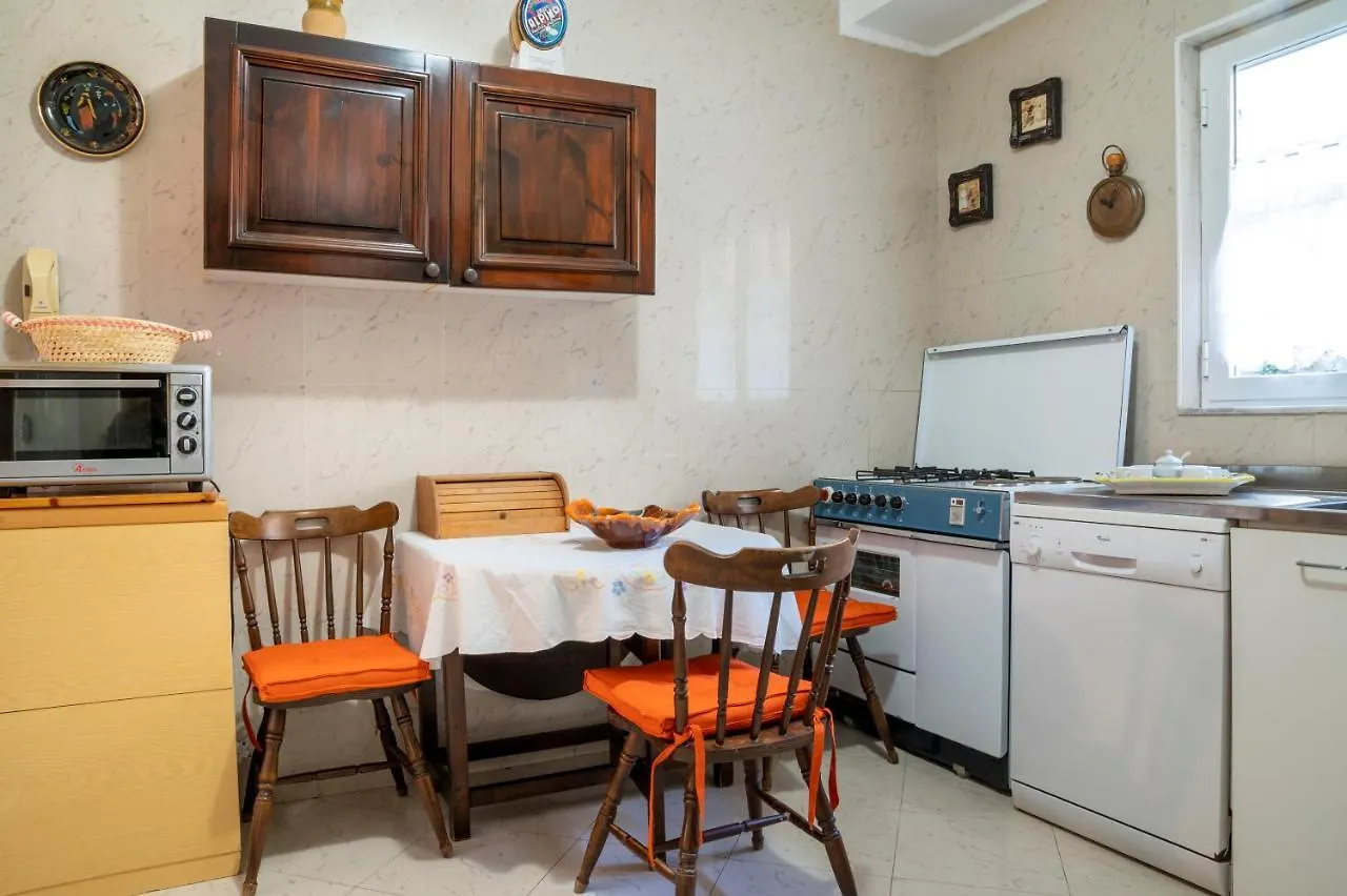 Deluxe Apartment With Garden In Vomero Naples Italy